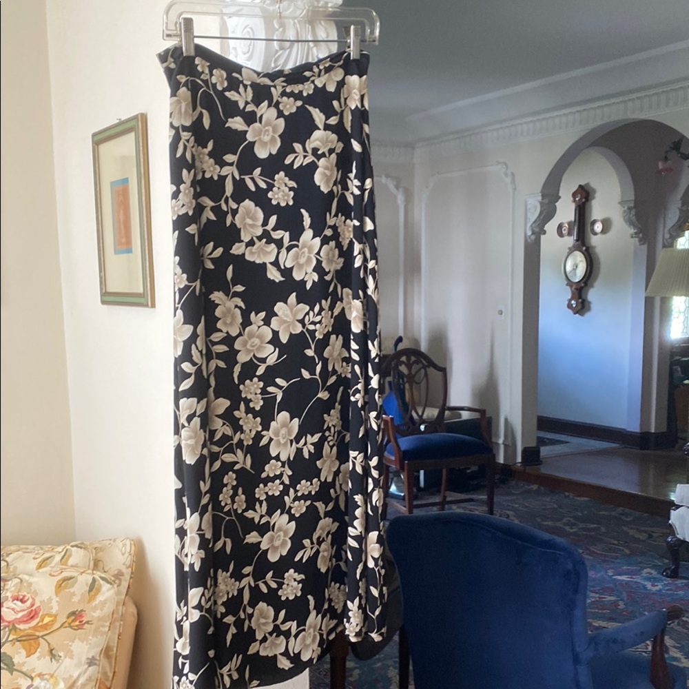 Ann Taylor 100% Silk Floral Cream & Tan Flowers on a Background A-Line Skirt 12
